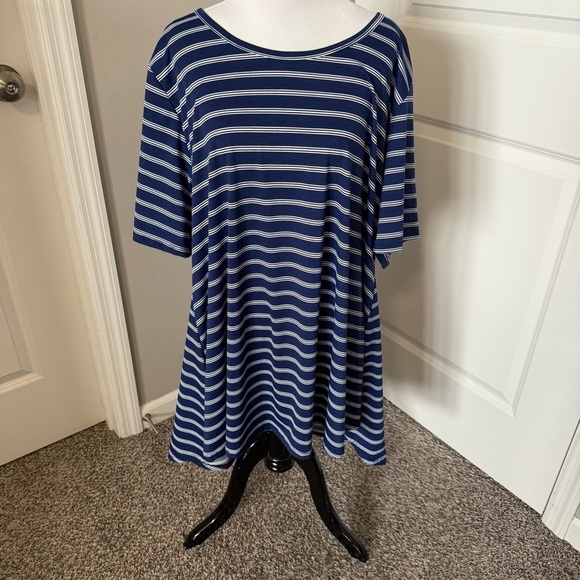 LuLaRoe Navy and White Striped Perfect Tee Top - Picture 1 of 3